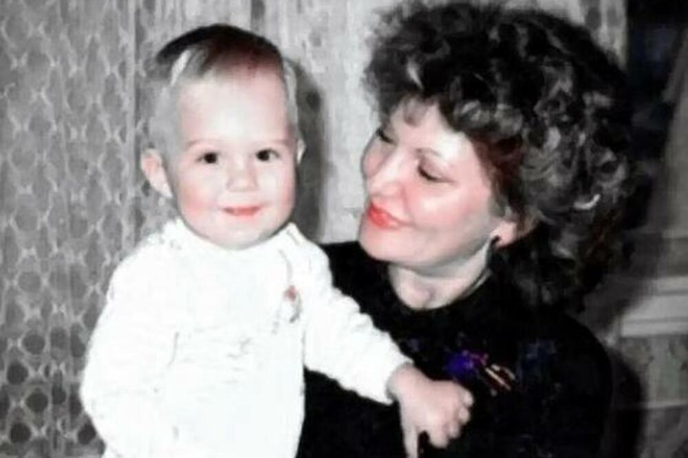 NAJŽEŠĆA JE MUŠKARČINA KOJA IZGLEDOM I LEPOTOM ŽARI I PALI JAVNOM SCENOM: Ćelavaca sa slike danas zna CEO SVET!