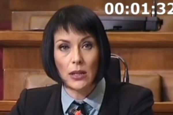 SA PINKA DIREKTNO U SKUPŠTINU SRBIJE! Voditeljka napravila neverovatnu TRANZICIJU: Od novinara do POSLANICE! FOTO