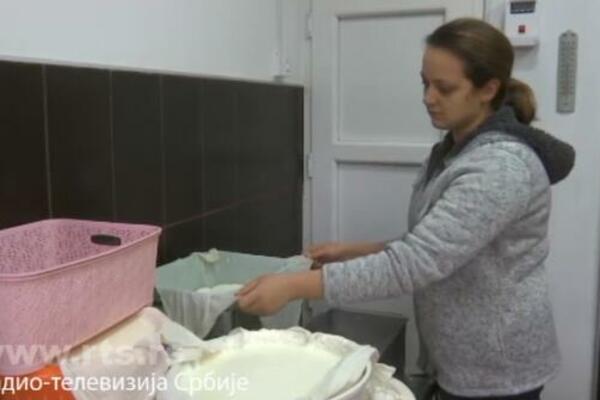 OPSTANAK NA SELU ŽILIĆI SU ZAPOČELI SA JEDNOM KRAVOM: Danas ih imaju 14 i prave sireve najrazličitijih ukusa!