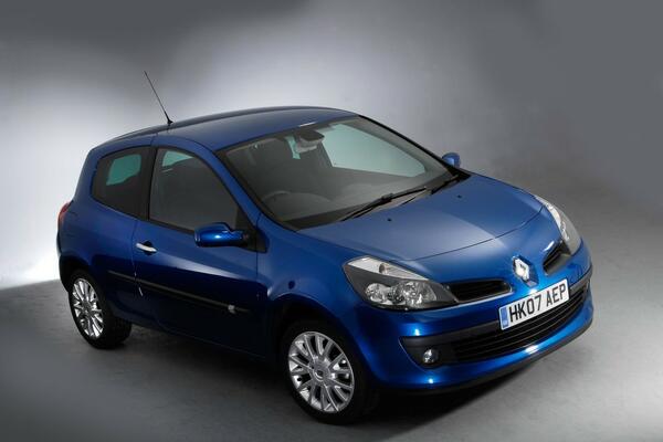 U SEKUNDI REŠITE ZAMAGLJENOST ŠOFERKE: Ovaj trik je zlata vredan (VIDEO)