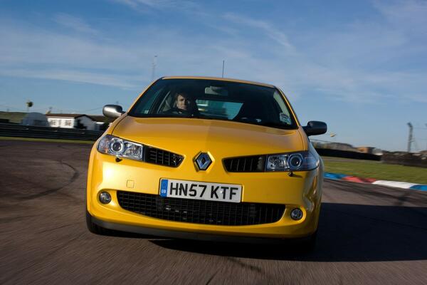 KRAJ ZA LEGENDARNI MODEL FRANCUSKOG PROIZVOĐAČA? Renault doneo KLJUČNU odluku, mnogima se neće DOPASTI!