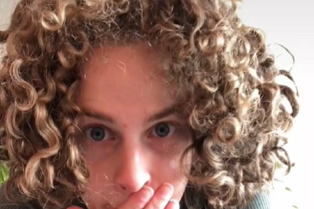 Isprobala haljinu, pa POMUTILA razum muškarcima: Ne mogu da veruju kakvo se TELO krije ispod (VIDEO)