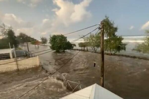CUNAMI POGODIO OBALU JAPANA! Samo nekoliko minuta nakon što je izdato UPOZORENJE, talasi dostižu OGROMNE visine