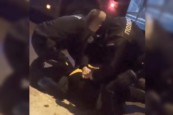 PREVOZILI LJUDI U POSEBNOM BUNKERU U KOMBIJU: Pogledajte hapšenje Rumuna na graničnom prelazu Batrovci! (VIDEO)