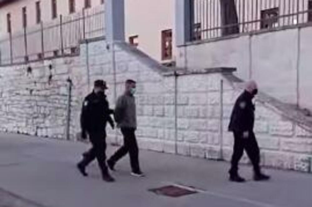 OSUMNJIČENI ZA STRAVIČNO UBISTVO RODITELJA U PULI PRIVEDEN: Tela umotao u najlonske vreće? (VIDEO)