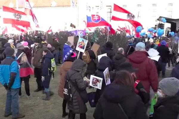 "VLADA MORA DA PADNE": Hiljade ljudi na ulicama BEČA, protestuju protiv OBAVEZNE VAKCINACIJE! (VIDEO)