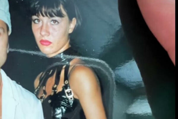 DANAS JE IZAZOVNA PLAVUŠA, IZGLEDA SKROZ DRUGAČIJE: Nije imala LAK ŽIVOT, a sada je udata za MOĆNOG MUŠKARCA!