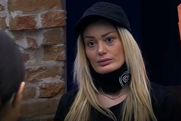 GREŠKA ZA GREŠKOM! Takmičarka izgubila KOMPAS pa oplela po CIMERKI: Otkrila TAJNU koju nismo znali!