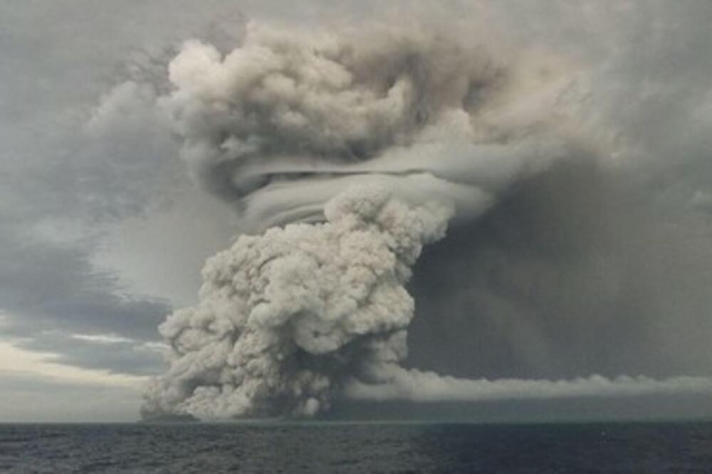 METEOROLOŠKE STANICE U ISTRI ZABELEŽILE: Udarni talas vulkanske erupcije na Tongu stigao do HRVATSKE!