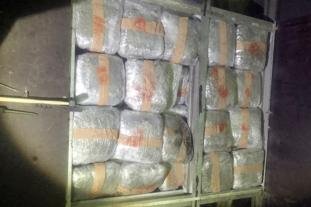U AKCIJI MUP-A ZAPLENJENO GOTOVO 300 KILOGRAMA MARIHUANE: Uhapšeno 7 osoba (FOTO)