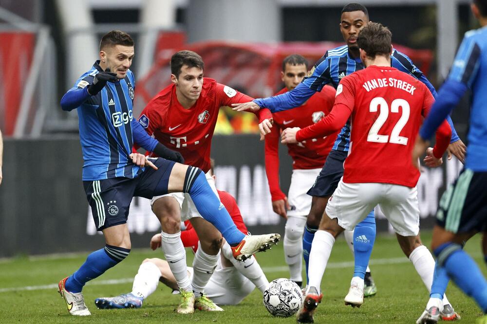 TADIĆEVE MAJSTORIJE: Upisao je dve asistencije u novom trijumfu Ajaksa (FOTO)