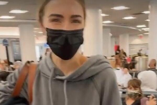 SEVAO DEKOLTE NA AERODROMU! Bivšoj misici UNIVEZRUMA pretili da je neće pustiti u AVION ako se ne POKRIJE (VIDEO)