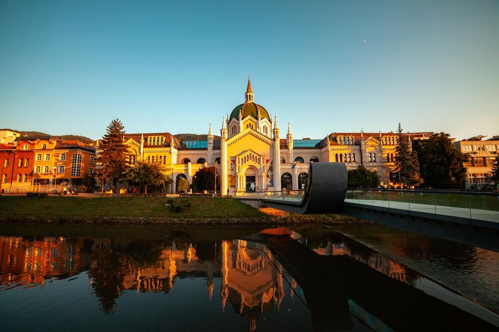 SARAJLIJE MORALE DA PREVEZU NEOBIČNE GOSTE DO MILJACKE: Fotografije će vas ODUŠEVITI, pa ovo je PRESLATKO (FOTO)
