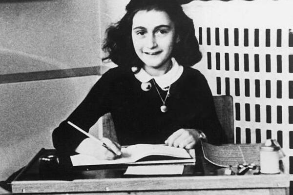 KAKO SU IZDALI ANU FRANK? Istraga otkrila KO je nacistima dojavio gde se krije najpoznatija žrtva HOLOKAUSTA