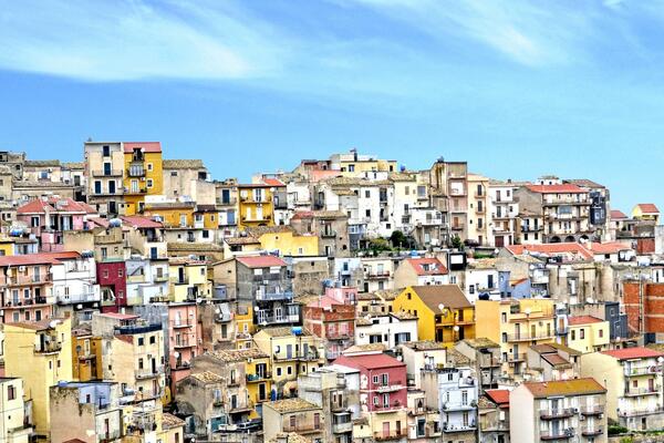 FASCINACIJA SVETA! Ljudi u NEVERICI zbog "ČOVEKOLIKOG GRADA", pogled iz vazduha napravio SPEKTAKL! (FOTO/VIDEO)