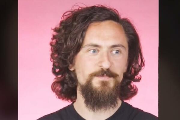 "NEPRIJATAN" OSMEH MU JE DONEO POPULARNOST! Evo kako je SRBIN spontano postao MIM (VIDEO)