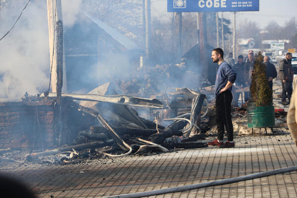 "SAMO JE BILO VAŽNO DA IZVUČEMO ŽIVU GLAVU": Jezive slike sa mesta požara u Mrčajevcima, SVE JE IZGORELO! (FOTO)