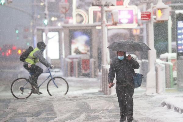 TOTALNI HAOS U AMERICI: Nestanak struje, otkazivanje letova i STRAŠNI UDESI!
