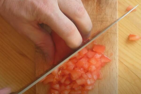 ALBANSKA SALATA HIT MEĐU DOMAĆICAMA: Srbi NA JUGU se dave u njoj, šmek joj daje OVAJ SASTOJAK (VIDEO)