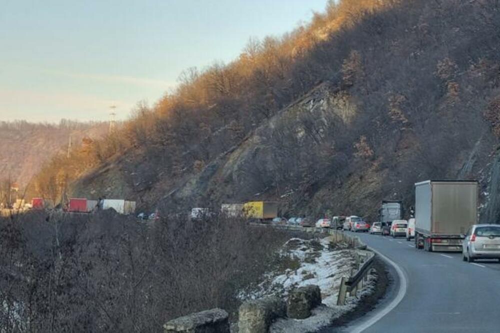 GUŽVA NA IZLAZIMA IZ GRADOVA I ZIMSKIM DESTINACIJAMA! Upravo se oglasio AMSS