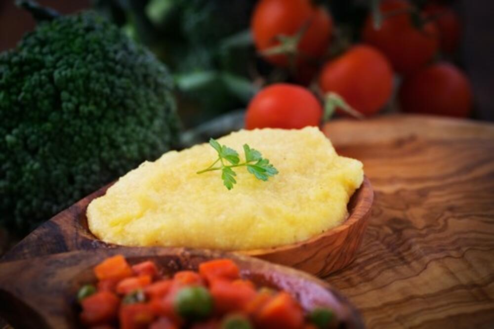 RECEPT ZA ČUVENU MAMALJIGU: Zovu je i VLAŠKI KAČAMAK, obara sa NOGU! (RECEPT)