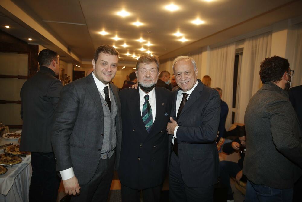 Miloš Vazura, Milorad Vučelić