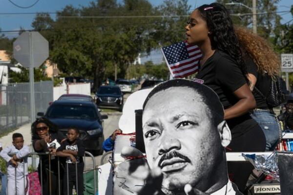 U SAD DAN MARTINA LUTERA KINGA