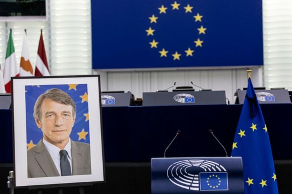 Evropski parlamentarci odali počast predsedniku Davidu Sasoliju (FOTO)