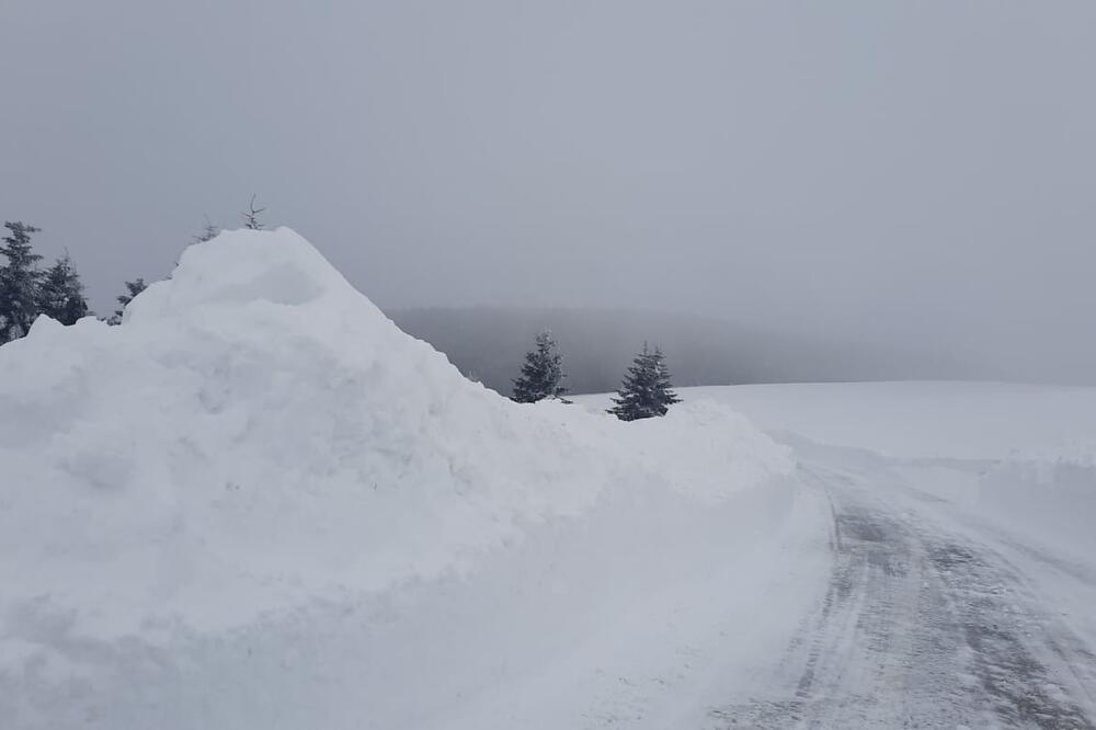 SNEŽNI NANOSI OMEĐALI GOLIJU: Deonica Preko Brdo - Odvraćenica jedva prohodna (FOTO)