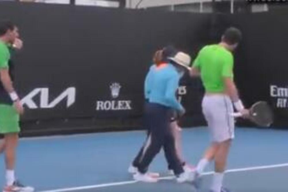 SAMO SE SRUŠILA NA TERENU: Užasna scena sa Australijan Opena obišla svet! (VIDEO)