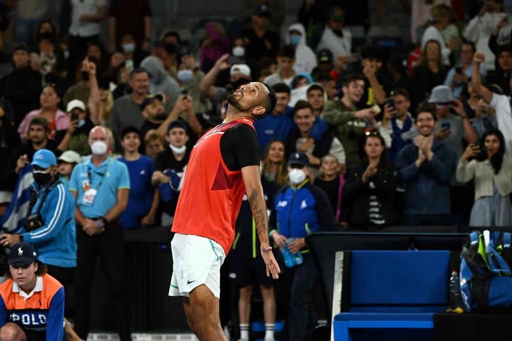 KIRJOS JE LUD KAO STRUJA! RASPRAVLJAO SE SA SUDIJOM, A OVIM POTEZOM JE DIGAO PUBLIKU NA NOGE! (VIDEO)