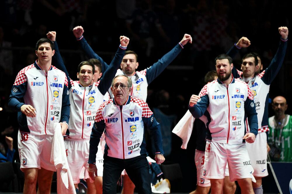 LEGENDARNI HRVATSKI STRUČNJAK PORUČIO: Srbiju su bez razloga svi počeli da dižu u nebesa!