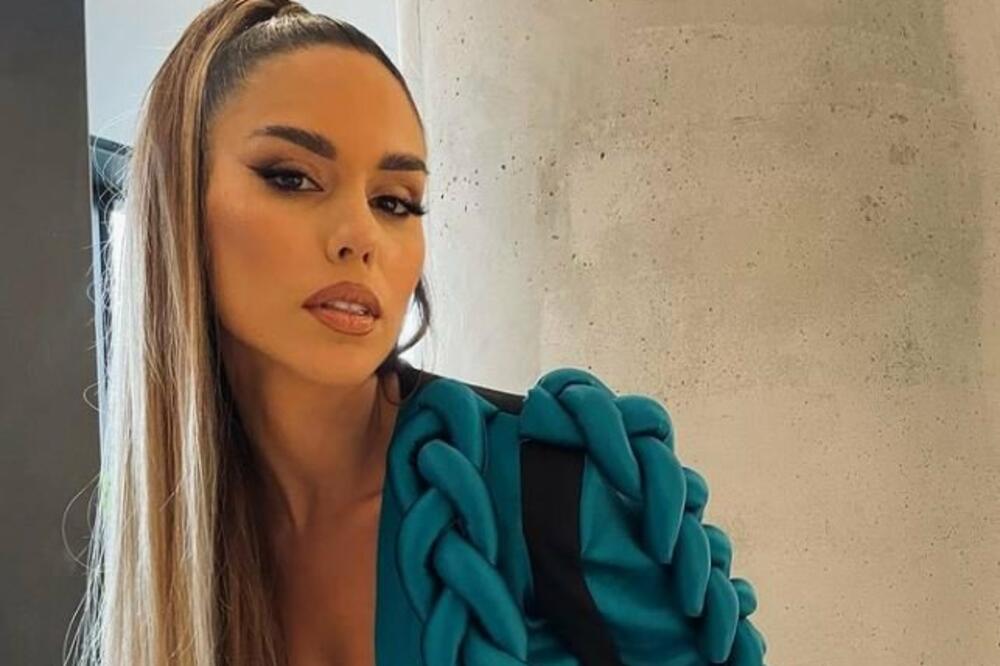 HRVATSKA PEVAČICA SNIMILA BEZOBRAZNI VIDEO SA NAŠOM SAROM JO: Reakcija njenog MUŽA fudbalera će vas ŠOKIRATI!