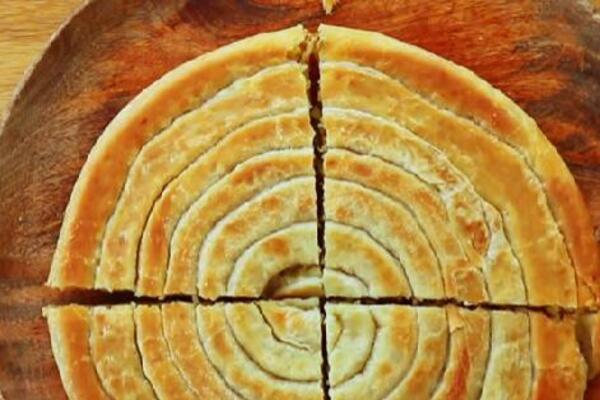 ORIGINALAN RECEPT ZA PITU KROMPIRUŠU: Sprema se sa GOTOVIM KORAMA, a ukus je isti kao sa DOMAĆIM