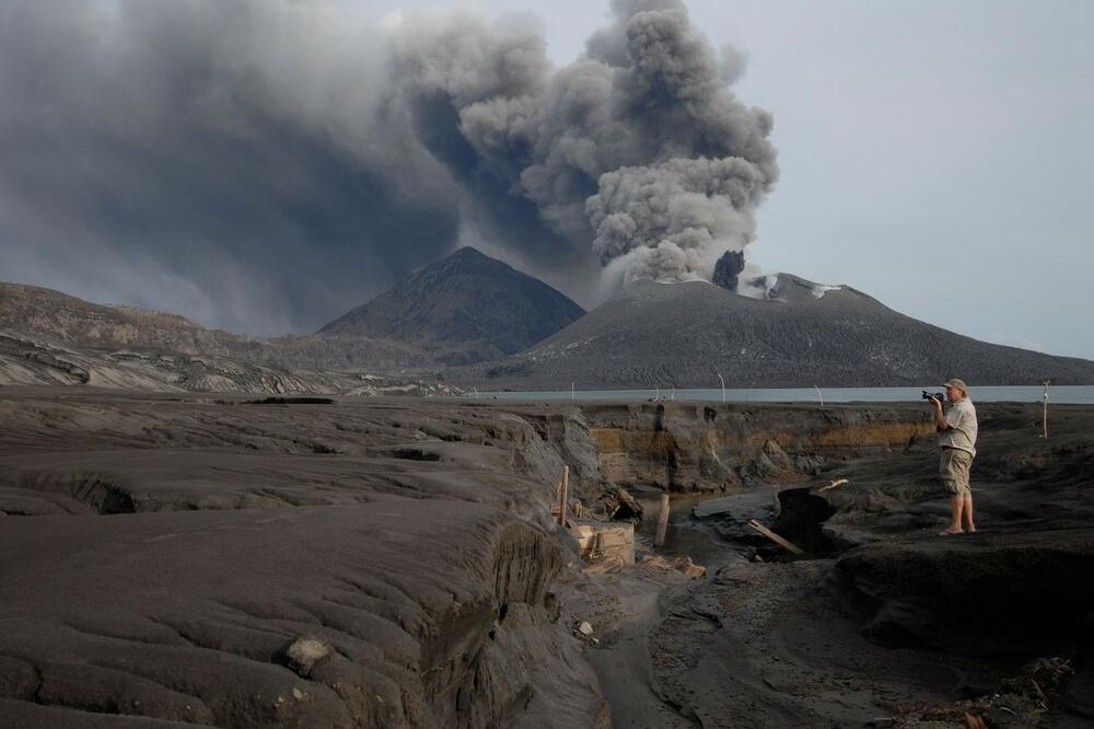 UPOZNAJTE SVETSKU PRESTONICU SMS PORUKA: Ova zemlja ima više VULKANA nego gradova,a meštani su LUDI ZA OVIM (VIDEO)