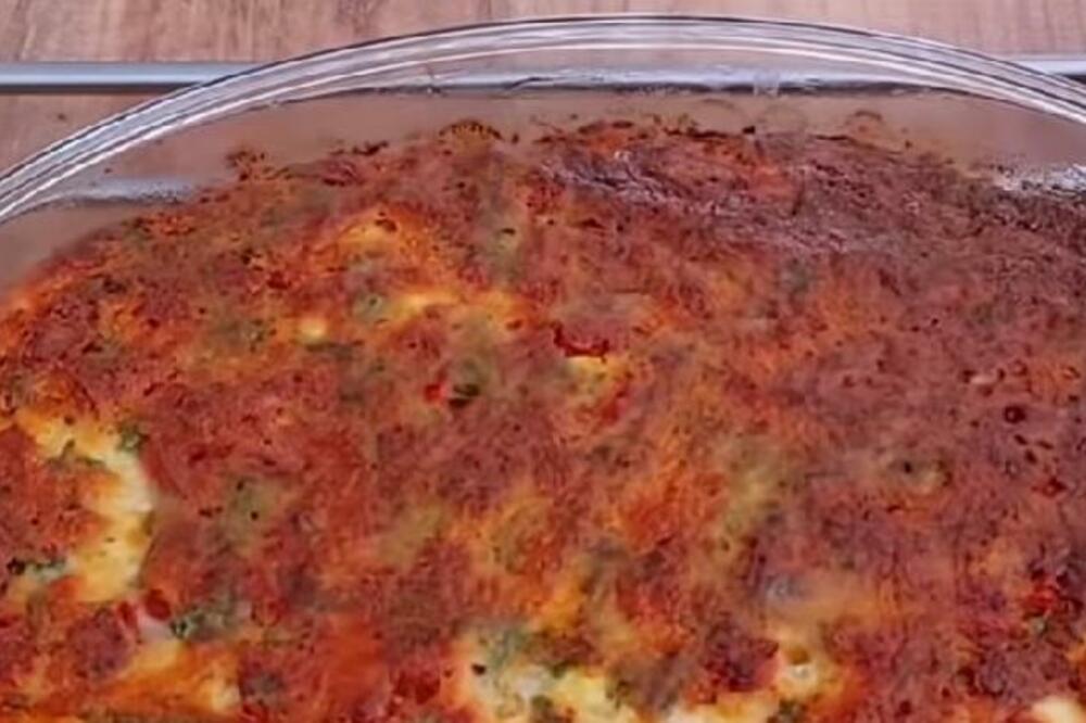 KADA OVO PROBATE ZABORAVIĆETE NA MUSAKU: Zapečeni KUKURUZ SA KOBASICAMA, gotovo OČAS POSLA, RAPSODIJA UKUSA! RECEPT