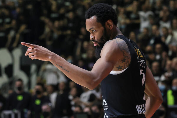 PANTER OTKRIO TAJNU: Američki košarkaš rekao kako ga je Obradović UBEDIO da POTPIŠE za Partizan!