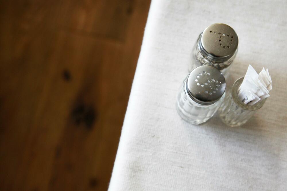 SLUČAJNO STE PRESOLILI HRANU? Uz OVE NAČINE spasite OMILJENI SPECIJALITET