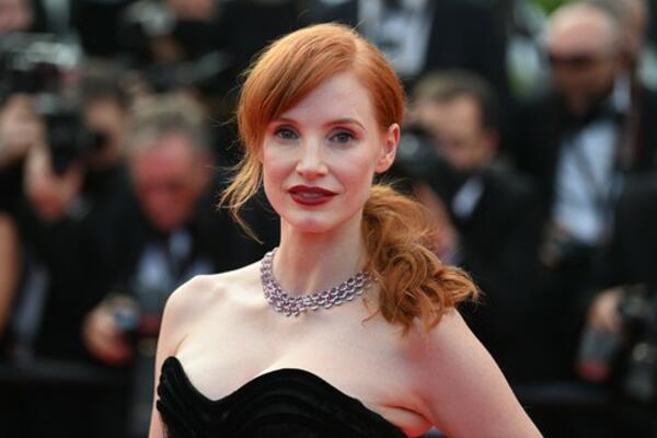 NI U HOLIVUDU NE CVETAJU RUŽE! HOLIVUDSKA GLUMICA PRIZNALA: "Imala sam teško detinjstvo, išli smo GLADNI u KREVET!"