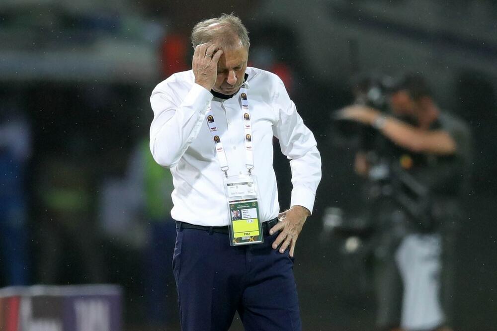 BEN URUČIO OTKAZ RAJEVCU? FS Gane sazvao hitan sastanak posle DEBAKLA na Afričkom kupu nacija!