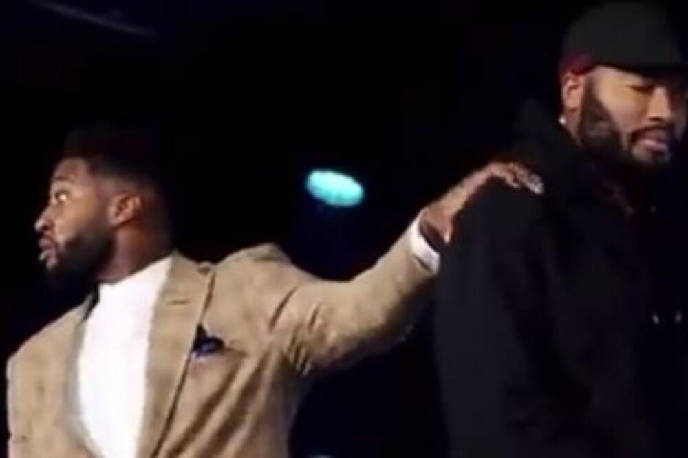 POP PLJUNUO NA RUKU, PA URADIO NEŠTO ŠTO JE SVIMA ZGADILO ŽIVOT! Ni povici vernika ga nisu odvratili, UŽAS (VIDEO)