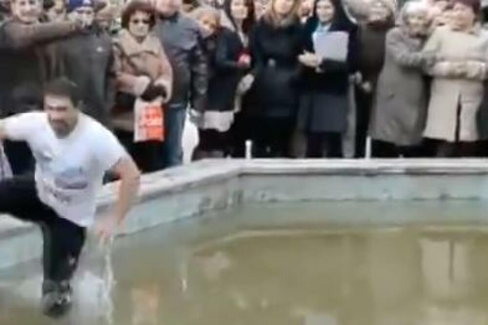 OVO JE KULTNI SNIMAK "BUGARI PLIVAJU ZA ČASNI KRST", ALI PO ETAPAMA: Nismo verovali da može biti SMEŠNIJE, ALI...