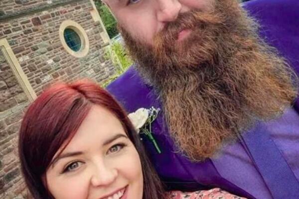 "KOD PROŠLIH POROĐAJA SAM MISLIO SAMO NA JEDNO - NE GLEDAJ DOLE": Bebi se žurilo, muž porodio ženu! (FOTO)