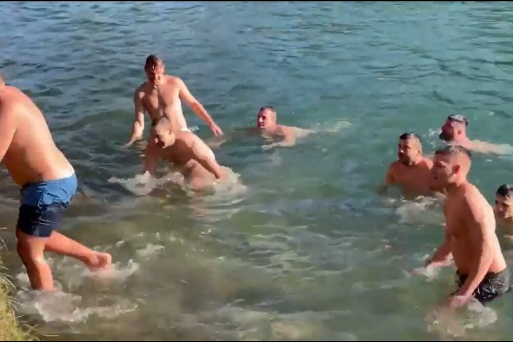 NA OVAJ VIC ĆETE SE SMEJATI TOLIKO DA ĆE VAS ZABOLETI STOMAK: Odvela Fata Muju na plivanje