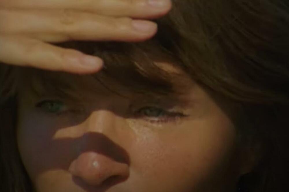 MNOGI SU TVRDILI DA JE NAJZGODNIJA NA SVETU! Čuvena manekenka se SKINULA, izgleda BRUTALNO (VIDEO)