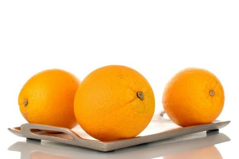 <p>Za naš organizam korisnije je da oljuštimo i pojedemo pomorandžu nego da popijemo njen sok</p>