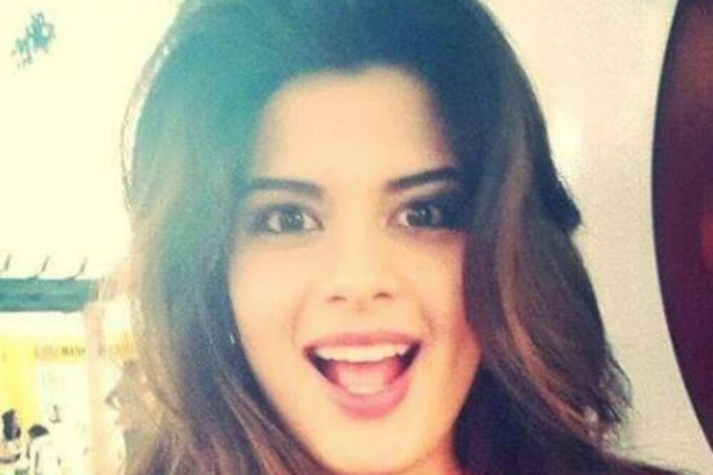 SE*SI MISICU TERALI DA URADI SRAMNU STVAR: Prvo je ODBIJALA, pa joj se desilo OVO (FOTO)