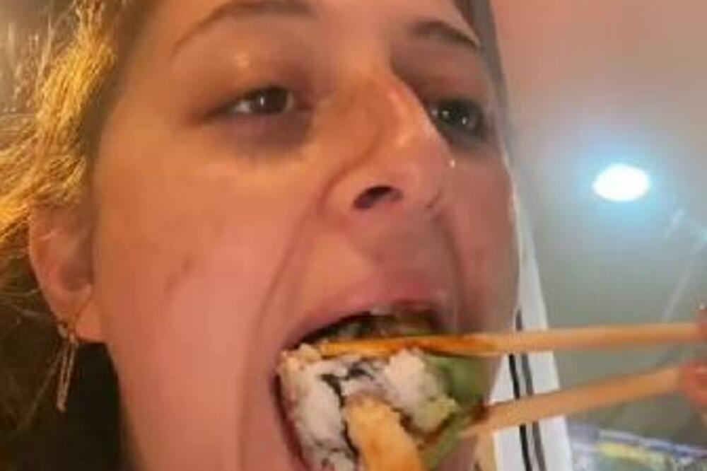 DANIJELA ZAVRŠILA U BOLNICI ZBOG IZAZOVA! Pojela 32 rolnice SUŠIJA, hitno odvezena sa jakim bolovima (VIDEO)