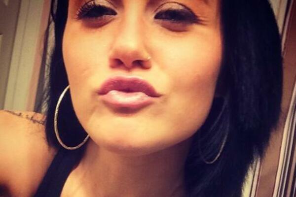 UPRAVO SAOPŠTENO: PREMINULA RIJALITI UČESNICA!