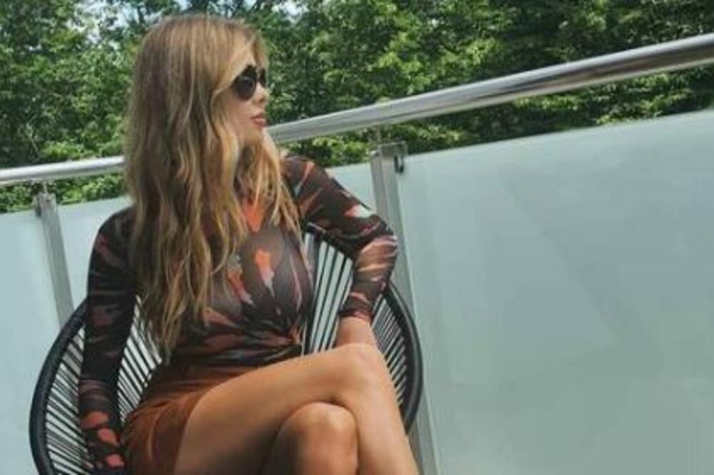 HRVATSKA PEVAČICA "ŠERON STOUN U SIROVIM STRASTIMA": Noć će vam biti u znacima njene INTIME, boli kako zavodi!